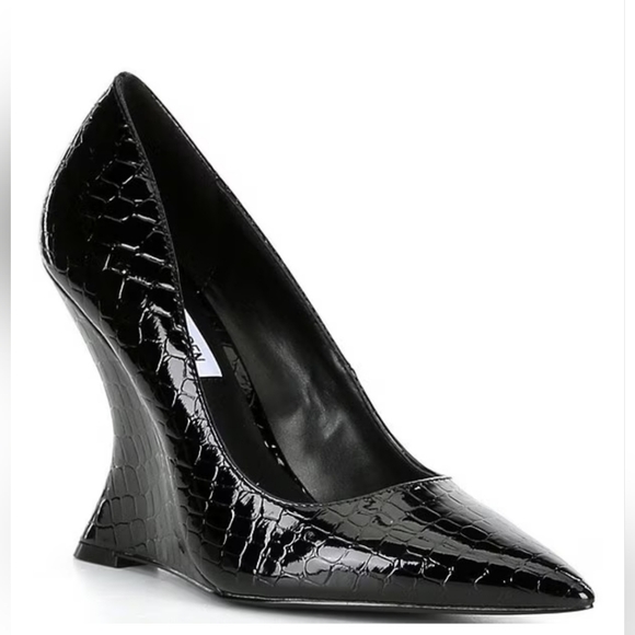 Steve Madden Rival Crocodile Embossed Wedge Pumps - Picture 1 of 9